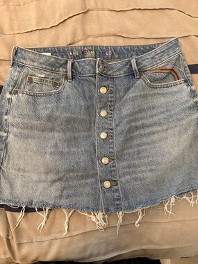 American Eagle Outfitters Light Wash Button-Front Denim Skirt - rainbow pocket